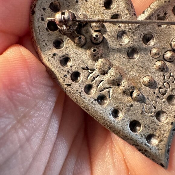 Textured Silver Heart Brooch Signed Chico’s 2007 AHA 2.25 inches - Picture 3 of 5